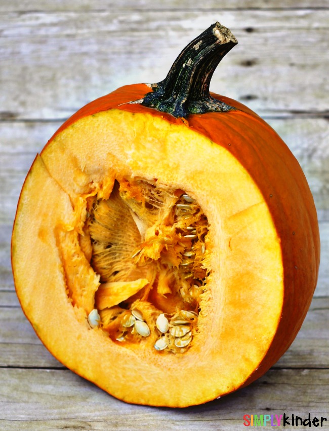 Free parts of a pumpkin labels from Simply Kinder.  A great Fall or Halloween Activity