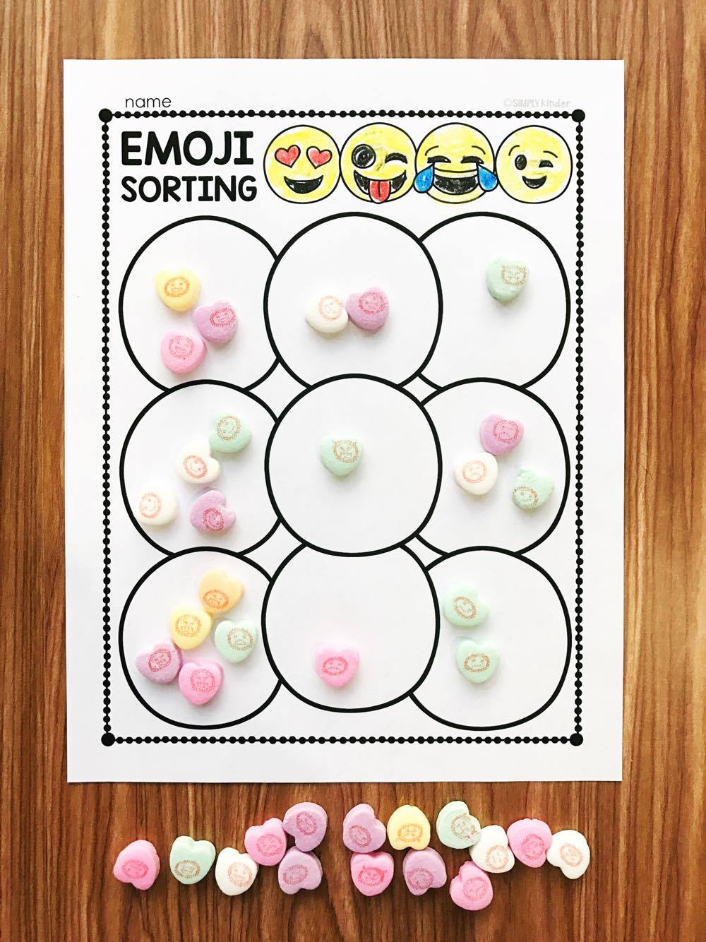 Free Emoji Conversation Heart Activities - sort these great little math manipulatives using these free activities from Simply Kinder. Perfect for preschool, kindergarten, and first grades.