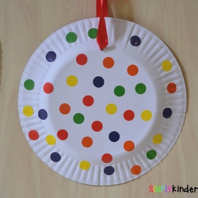 Paper Plate Chrstmas Ornament small dots