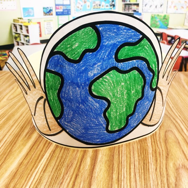 Use this Free Earth Day Hat with your preschool, kindergarten, and first grade students to celebrate the Earth. Free from Simply Kinder.